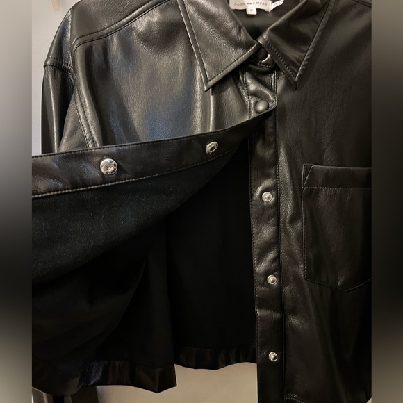 Good American- size GA2-black cropped jacket/ shirt w/ snaps. NWT. - Picture 5 of 6